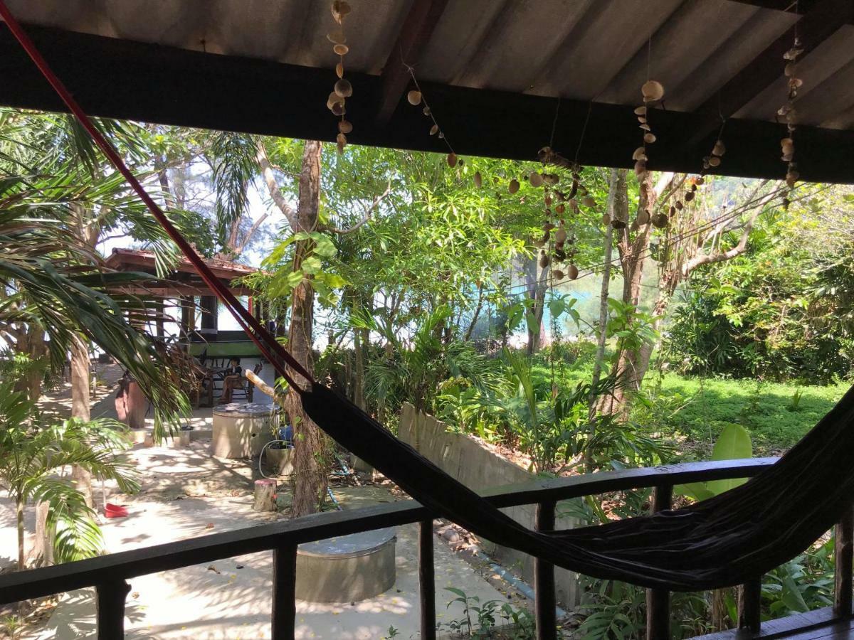 Goldkey Bungalow Hotel Koh Phayam Exterior photo