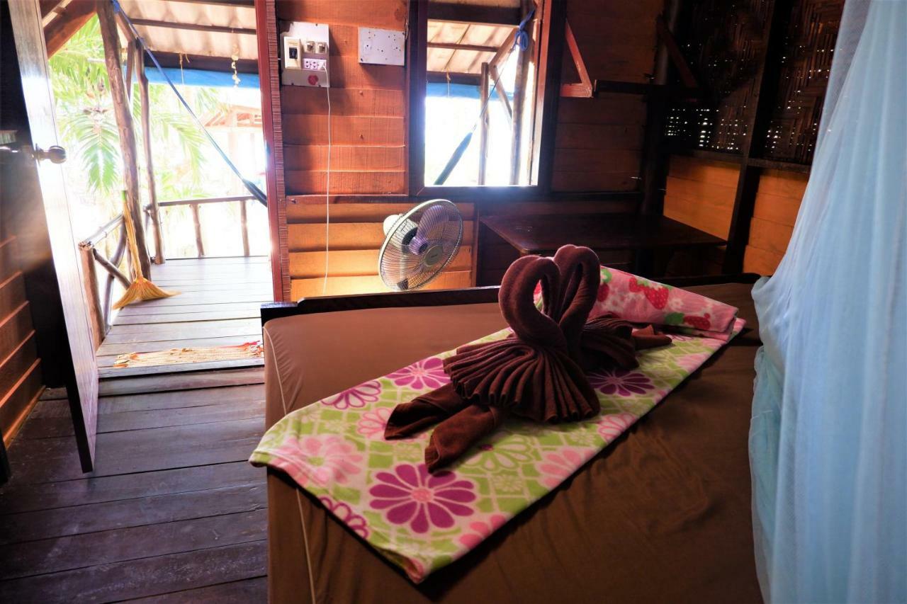 Goldkey Bungalow Hotel Koh Phayam Exterior photo