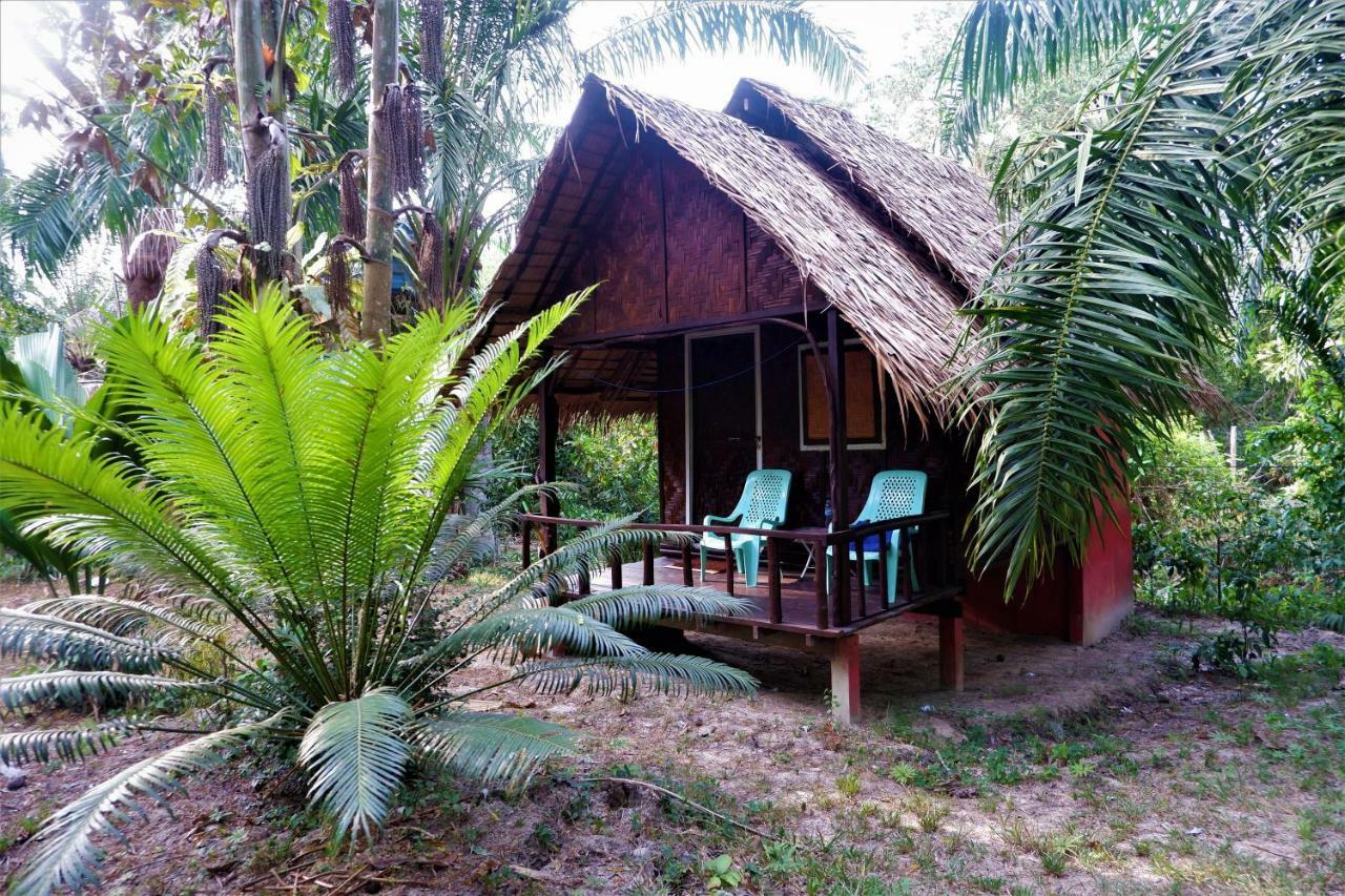 Goldkey Bungalow Hotel Koh Phayam Exterior photo